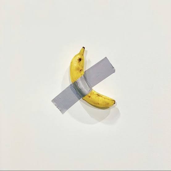 Homem come banana de obra de arte avaliada em R$ 33 Milhões