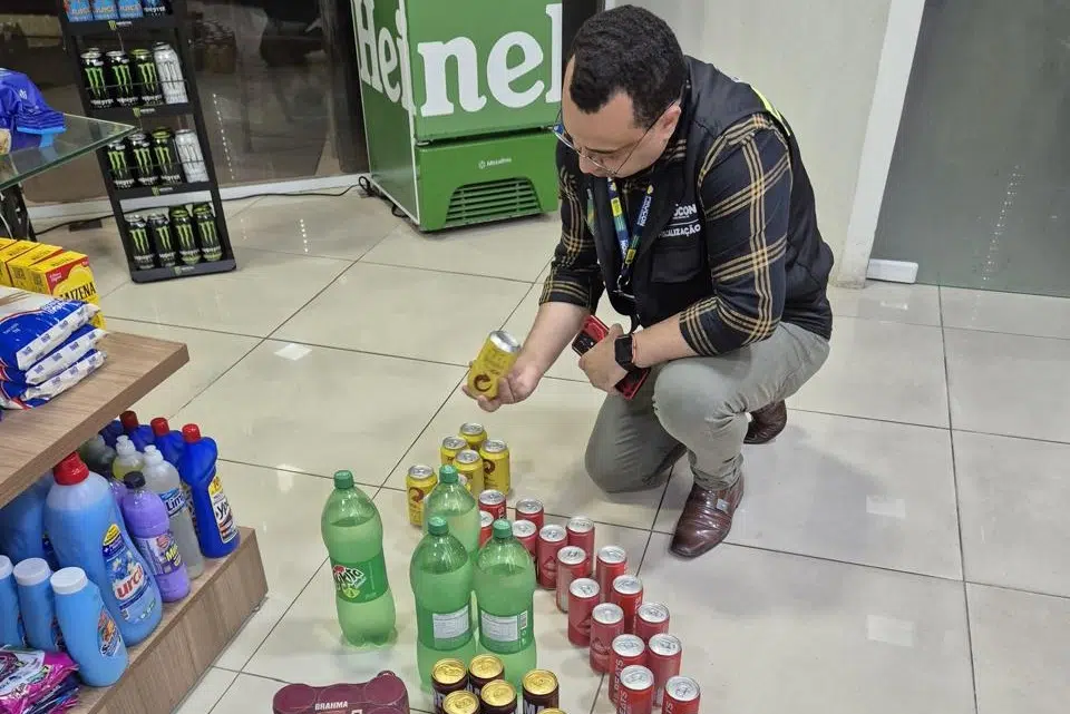 Procon de Campina Grande apreende centenas de produtos vencidos em postos de combustíveis