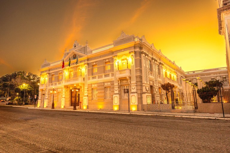 JOÃO E A REDENÇÃO DO PALÁCIO