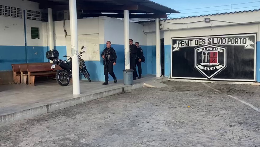 Dentista é presa suspeita de levar celulares e drogas para presídio em João Pessoa